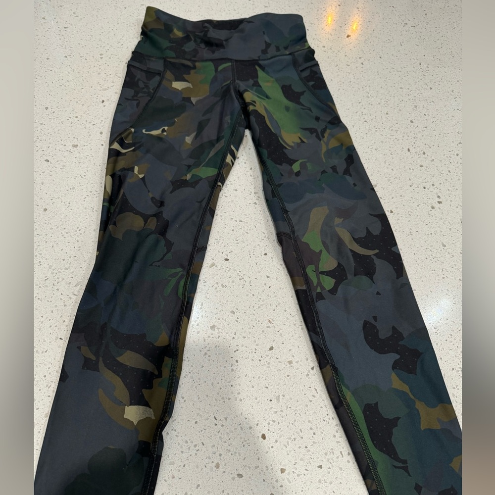 Woman’s Camo Old Navy Leggings
